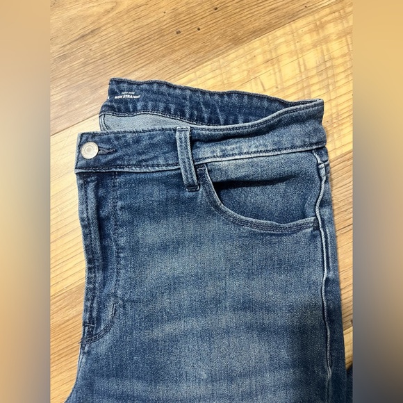 Old Navy high-rise ‘wow’ straight leg jeans, size 14 regular length- LIKE NEW - Picture 4 of 8